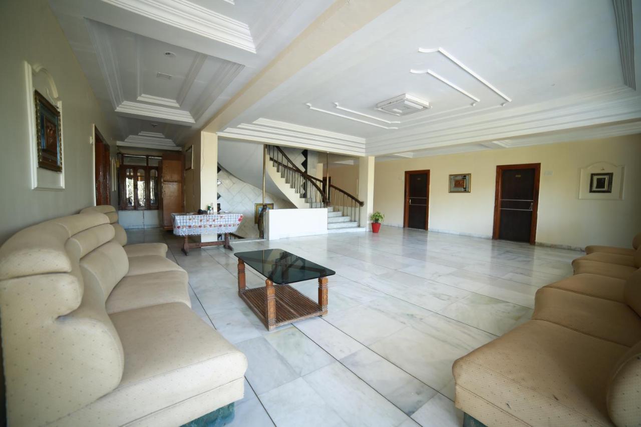 Hotel Sheratone Mount Abu Bagian luar foto