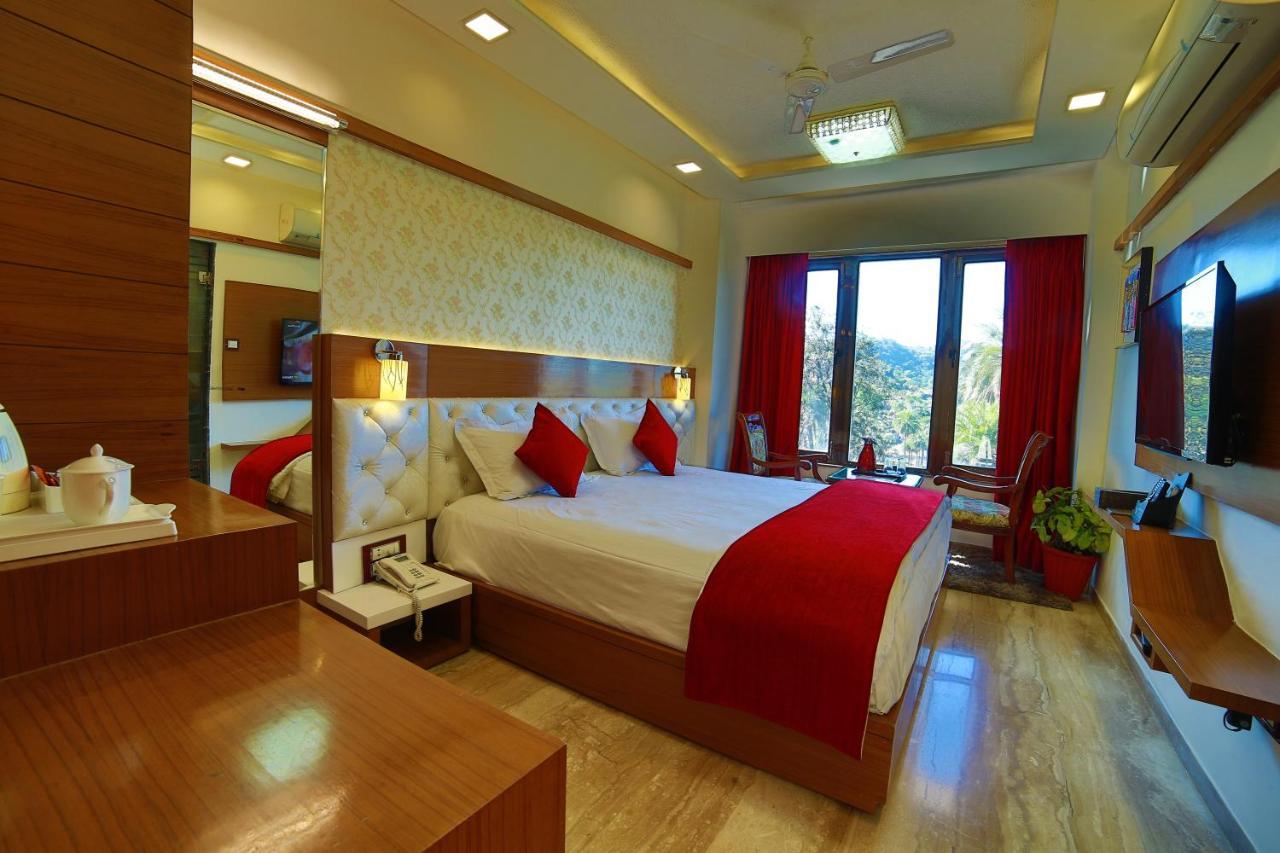 Hotel Sheratone Mount Abu Bagian luar foto