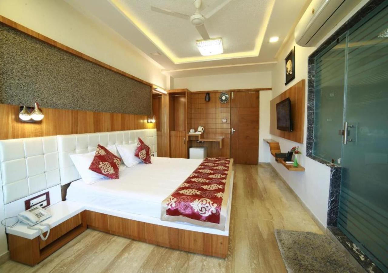 Hotel Sheratone Mount Abu Ruang foto