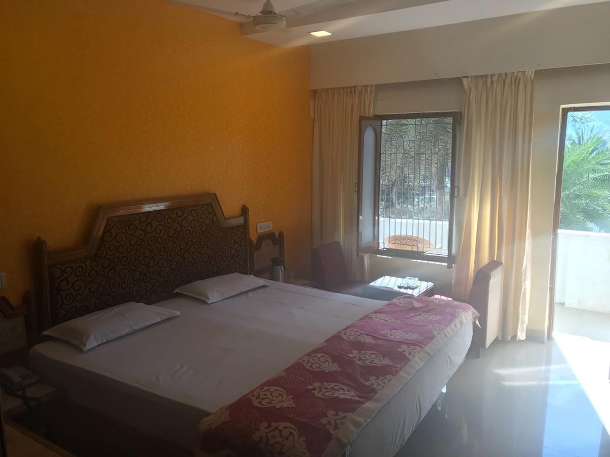 Hotel Sheratone Mount Abu Bagian luar foto