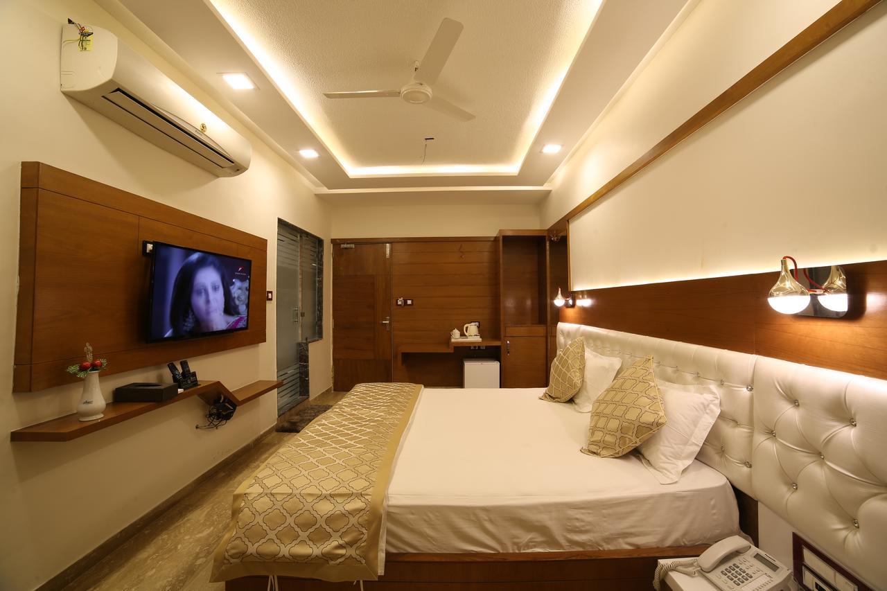 Hotel Sheratone Mount Abu Bagian luar foto