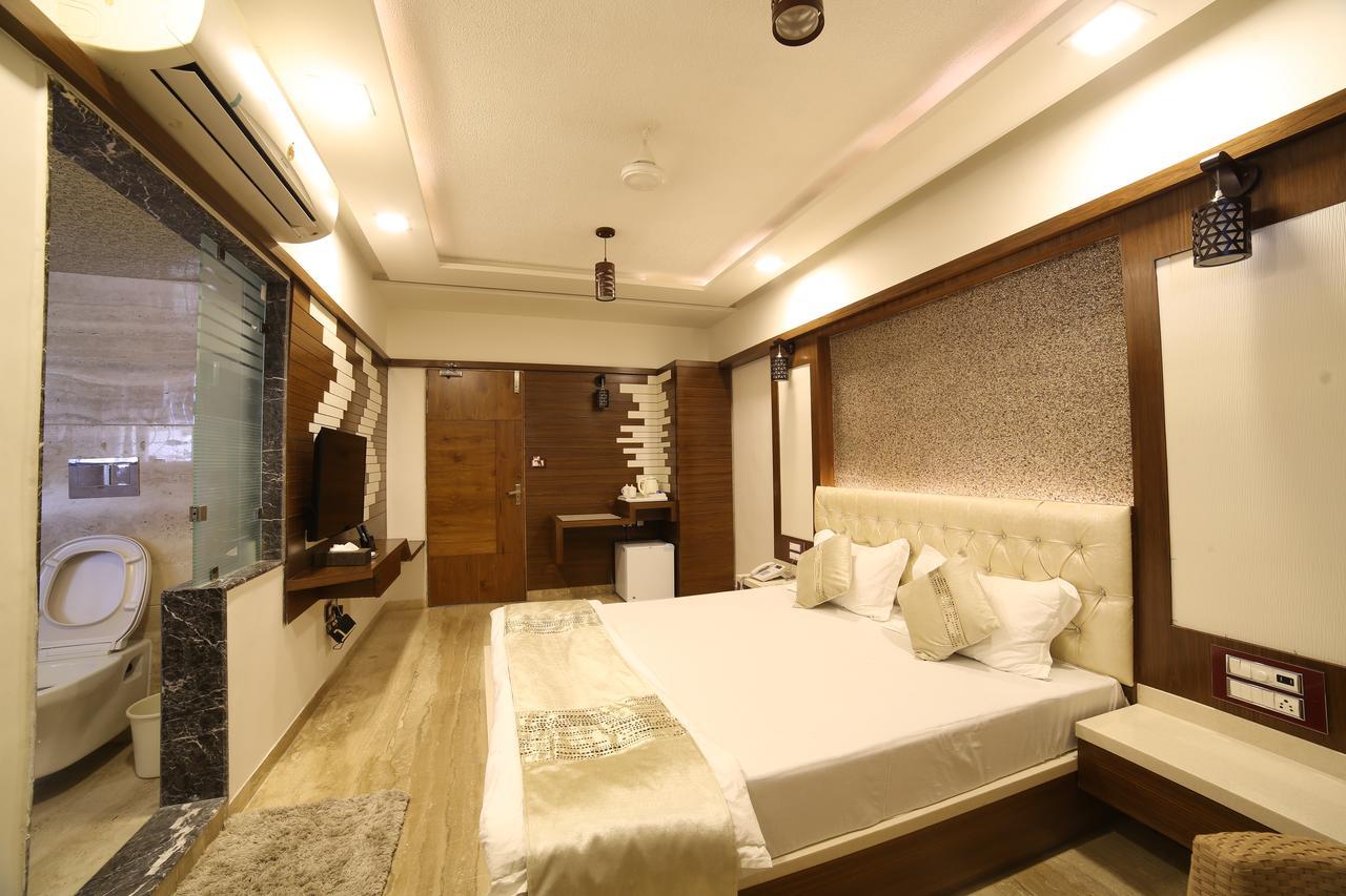 Hotel Sheratone Mount Abu Bagian luar foto