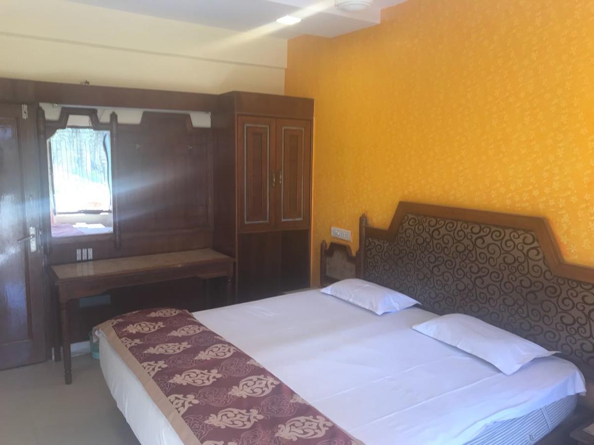 Hotel Sheratone Mount Abu Bagian luar foto