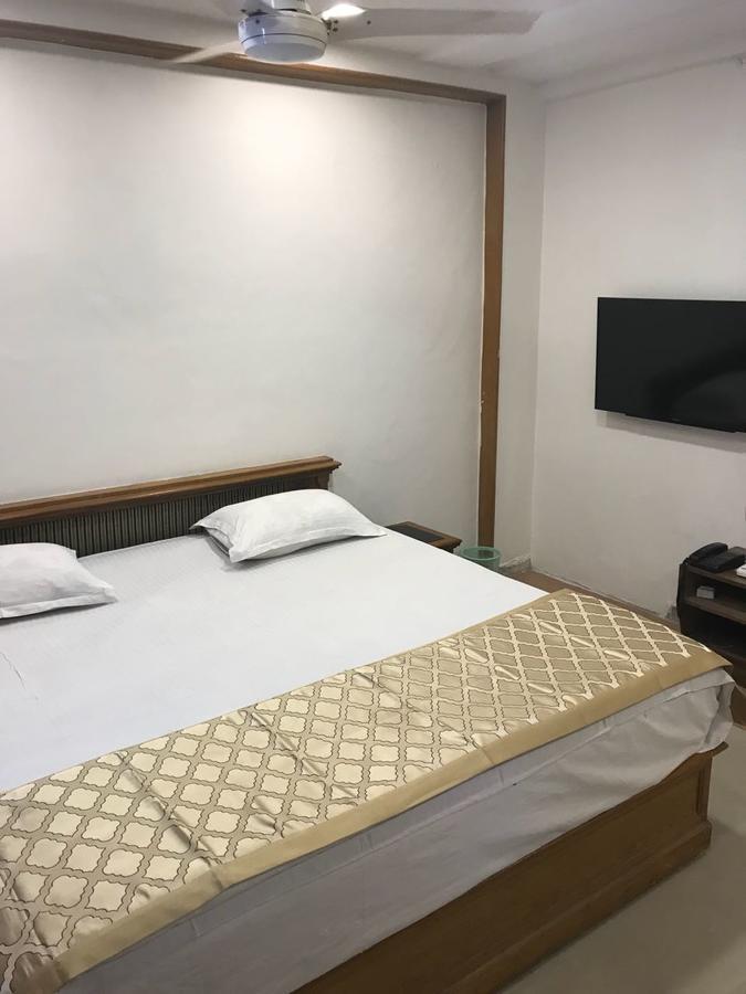 Hotel Sheratone Mount Abu Bagian luar foto